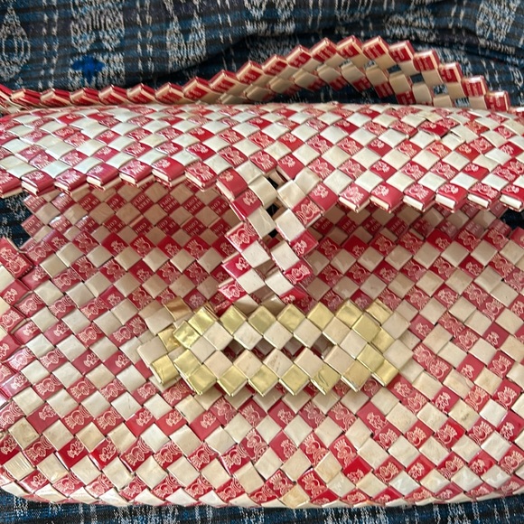 Vintage Handwoven Handbag Made by Inmates 1950s-60s From Cigarette Boxes - Picture 5 of 11